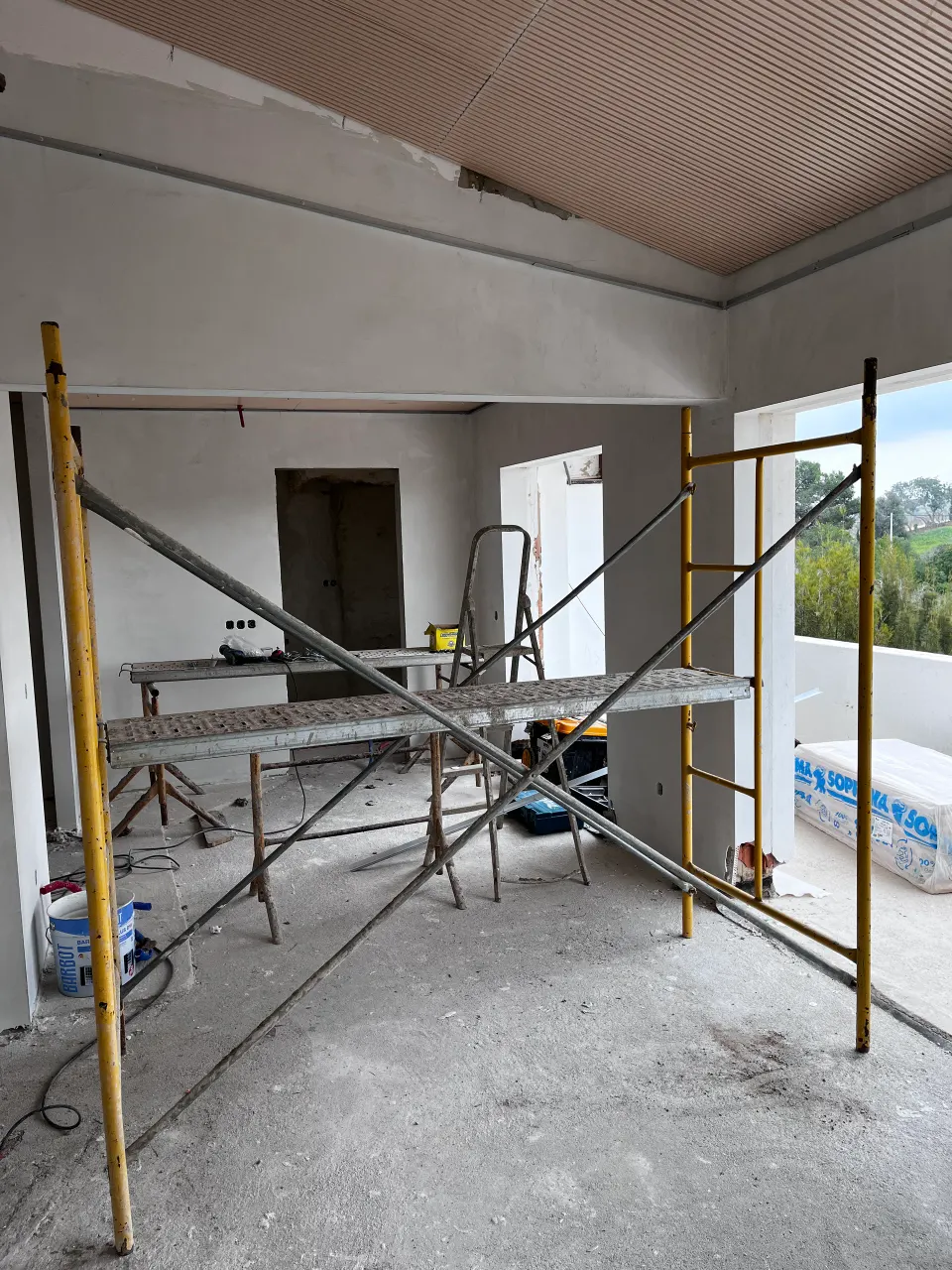 Moradia: paredes e tetos em gesso cartonado