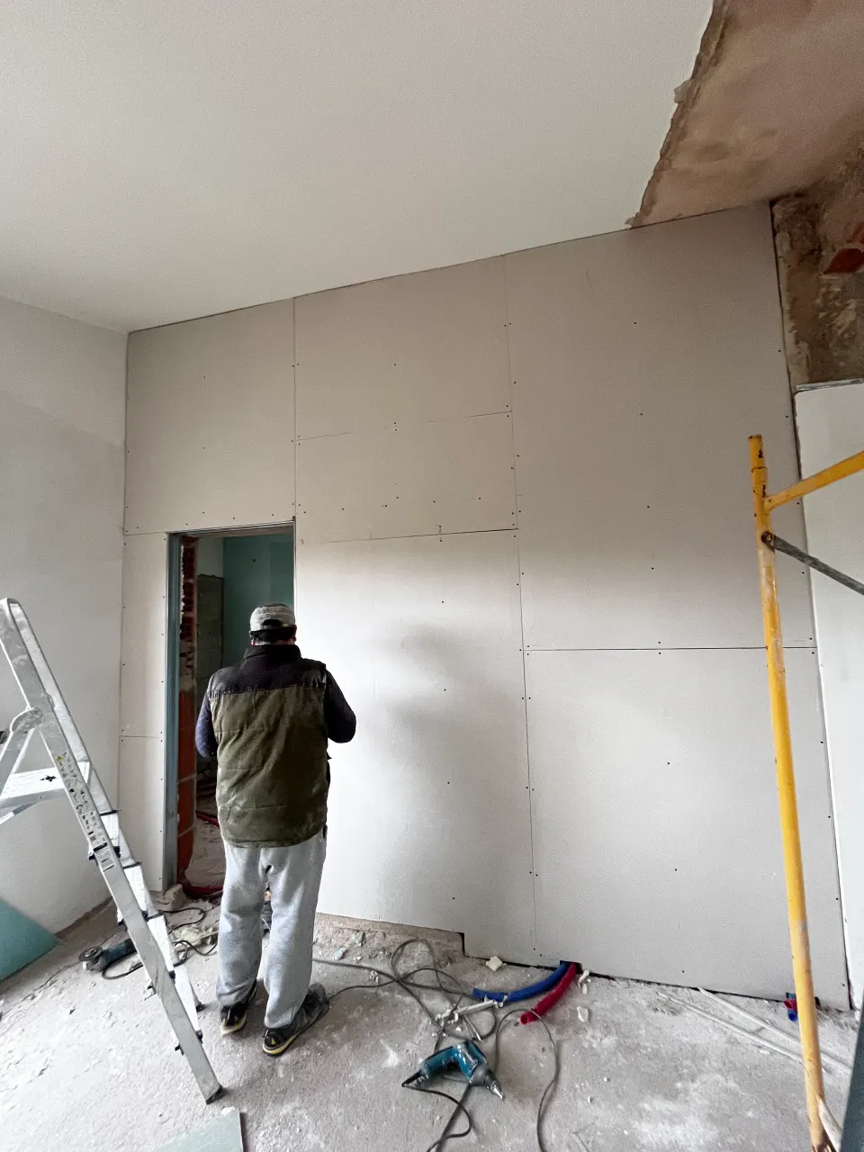 Moradia: paredes e tetos em gesso cartonado