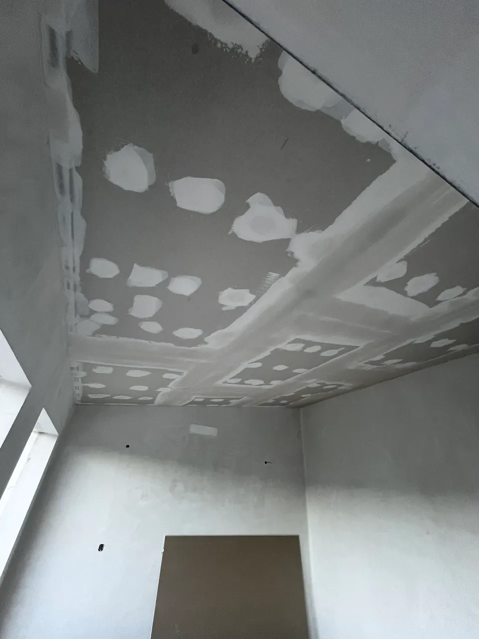 Moradia: paredes e tetos em gesso cartonado