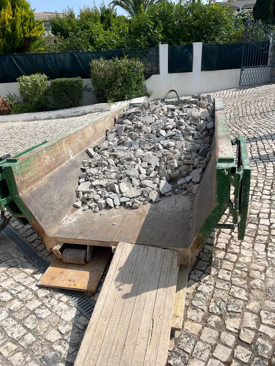 Piscina: pavimento à volta