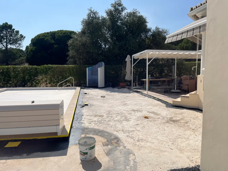 Piscina: pavimento à volta