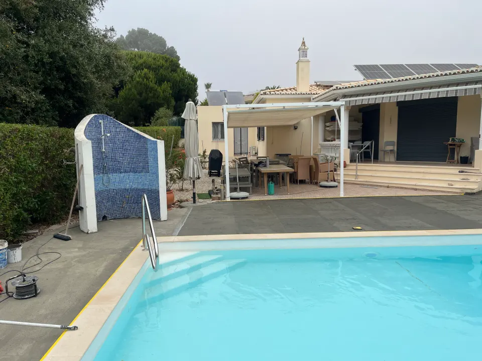 Piscina: pavimento à volta