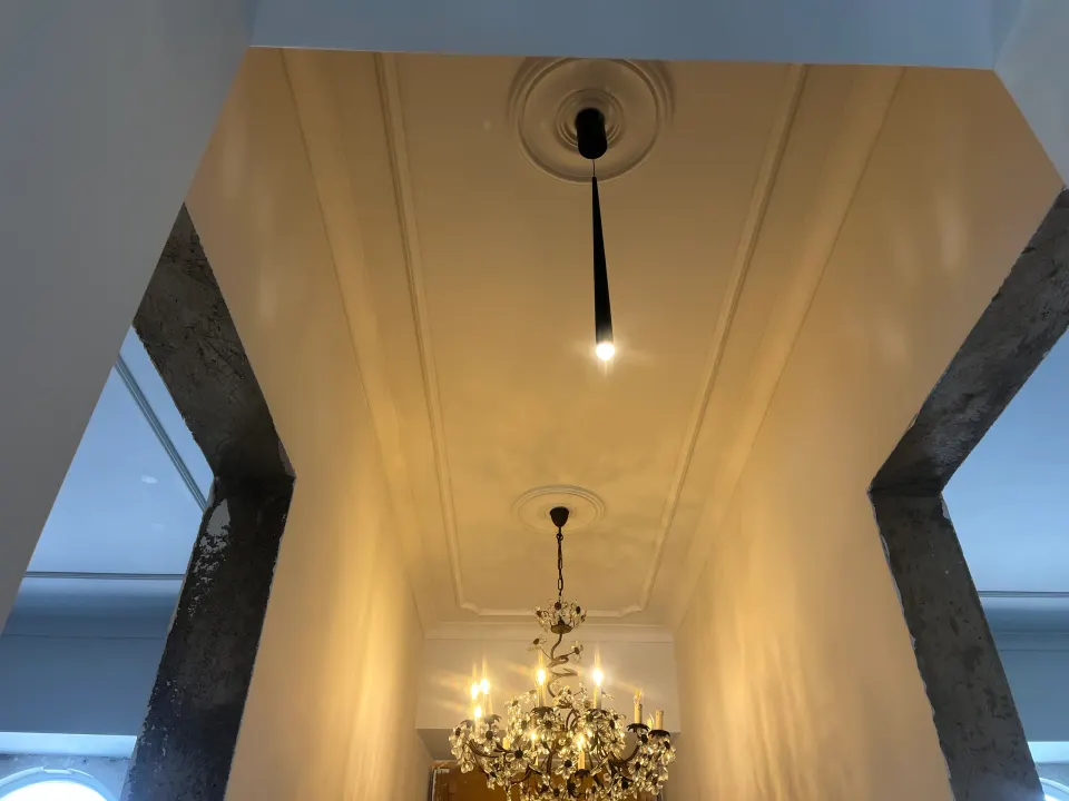 Moradia: entrada, tetos e casa de banho