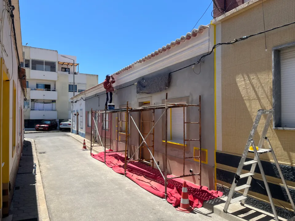 Casa algarvia: fachada e pátio