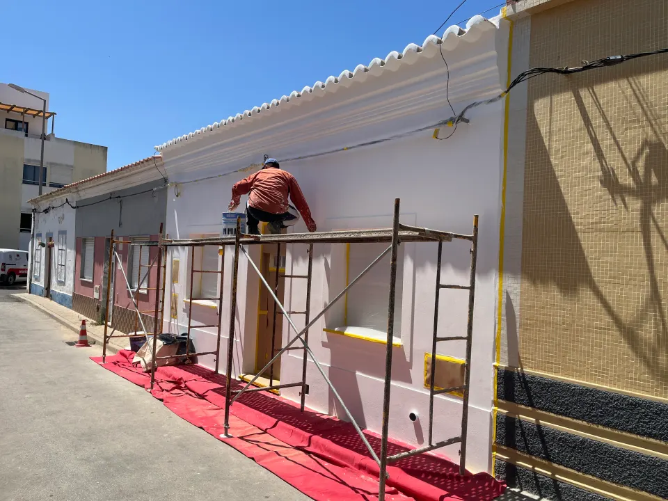 Casa algarvia: fachada e pátio