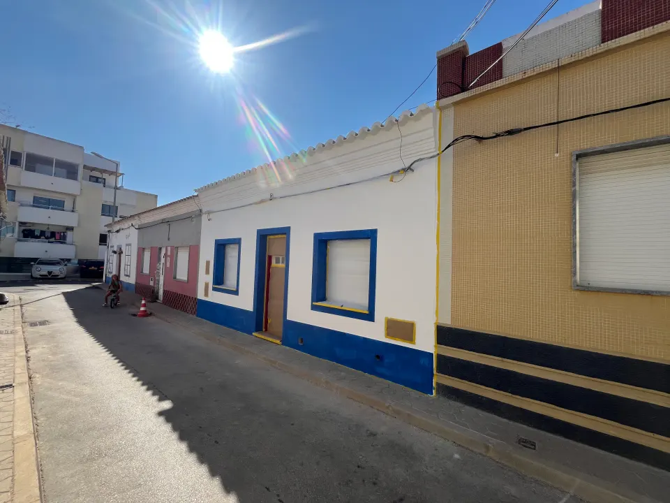 Casa algarvia: fachada e pátio