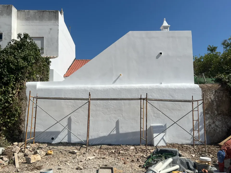 Casa algarvia: fachada e pátio