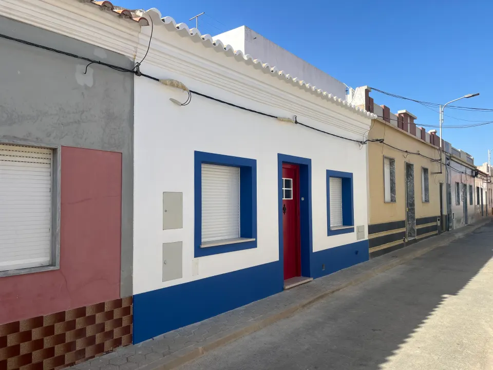 Casa algarvia: fachada e pátio