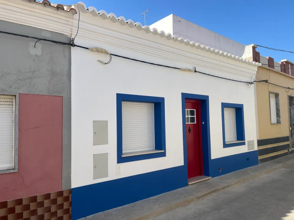Casa algarvia: fachada e pátio
