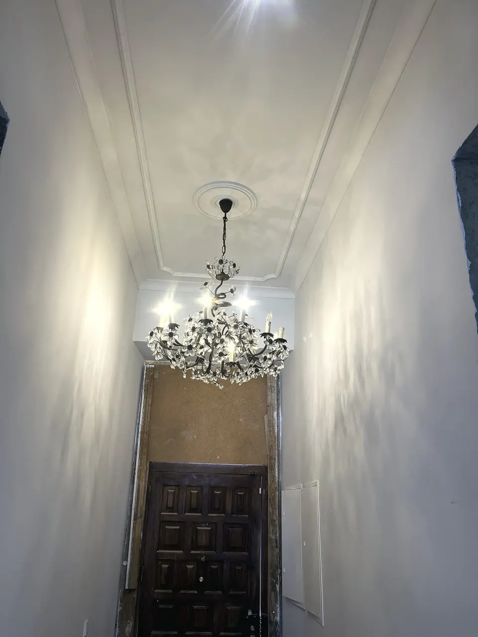 Moradia: entrada, tetos e casa de banho