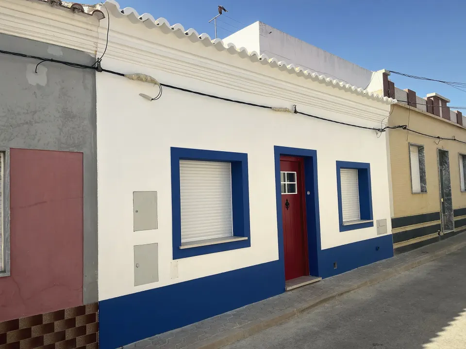 Casa algarvia: fachada e pátio
